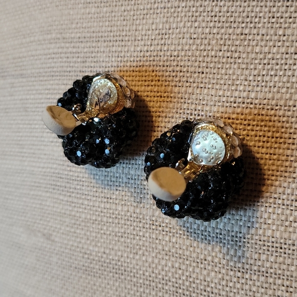 Vintage circular sequence clip on earrings. Retro party earrings. - Picture 8 of 8